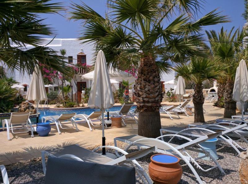 Polikandia Hotel Folégandros Exteriör bild